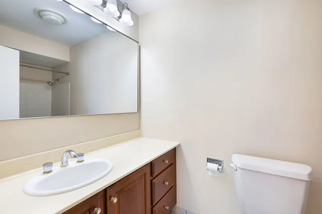$260,000 | 2050 Valencia Drive, Unit 300C, Northbrook, IL 60062
