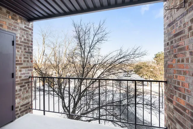 $260,000 | 2050 Valencia Drive, Unit 300C, Northbrook, IL 60062