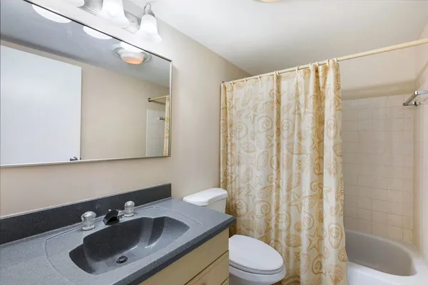 $255,000 | 2050 Valencia Drive, Unit 300C, Northbrook, IL 60062