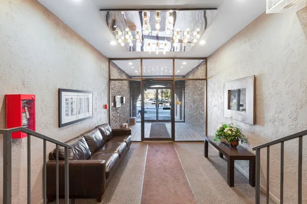 $255,000 | 2050 Valencia Drive, Unit 300C, Northbrook, IL 60062