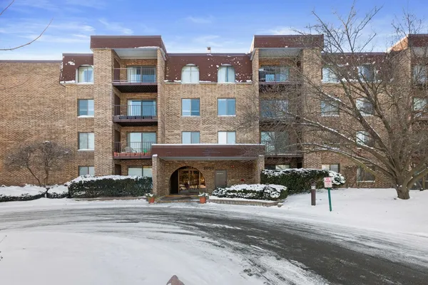 $255,000 | 2050 Valencia Drive, Unit 300C, Northbrook, IL 60062