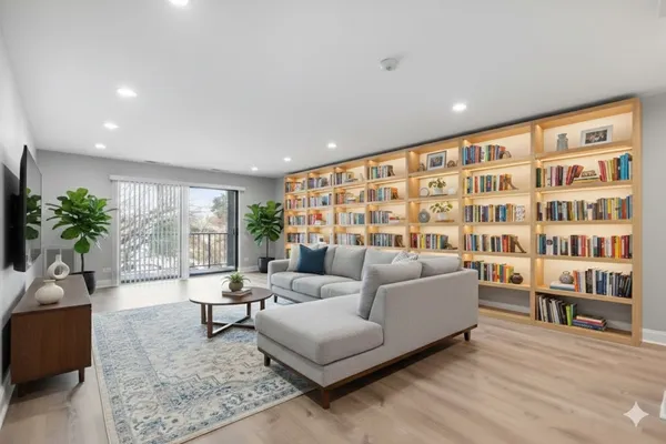 $255,000 | 2050 Valencia Drive, Unit 300C, Northbrook, IL 60062