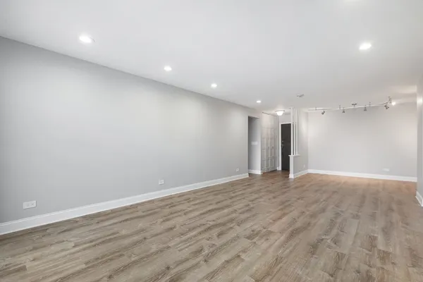 $255,000 | 2050 Valencia Drive, Unit 300C, Northbrook, IL 60062