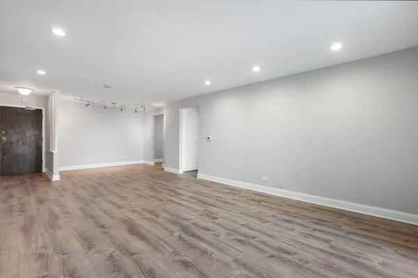 $255,000 | 2050 Valencia Drive, Unit 300C, Northbrook, IL 60062