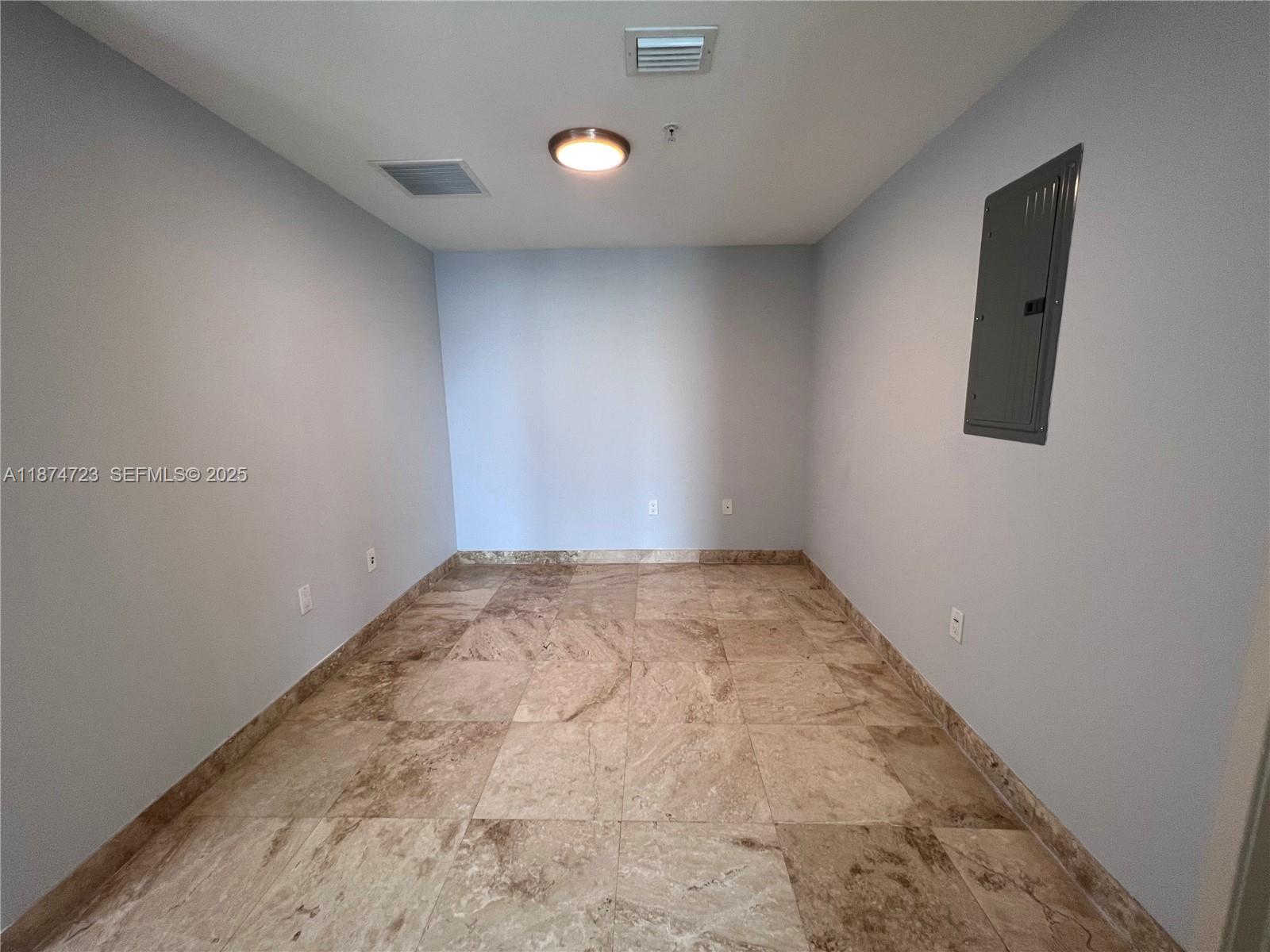 185 Southwest 7th Street, Unit 4204 Miami, FL 33130 - Photo 8 of 32 an empty room with a empty space and windows