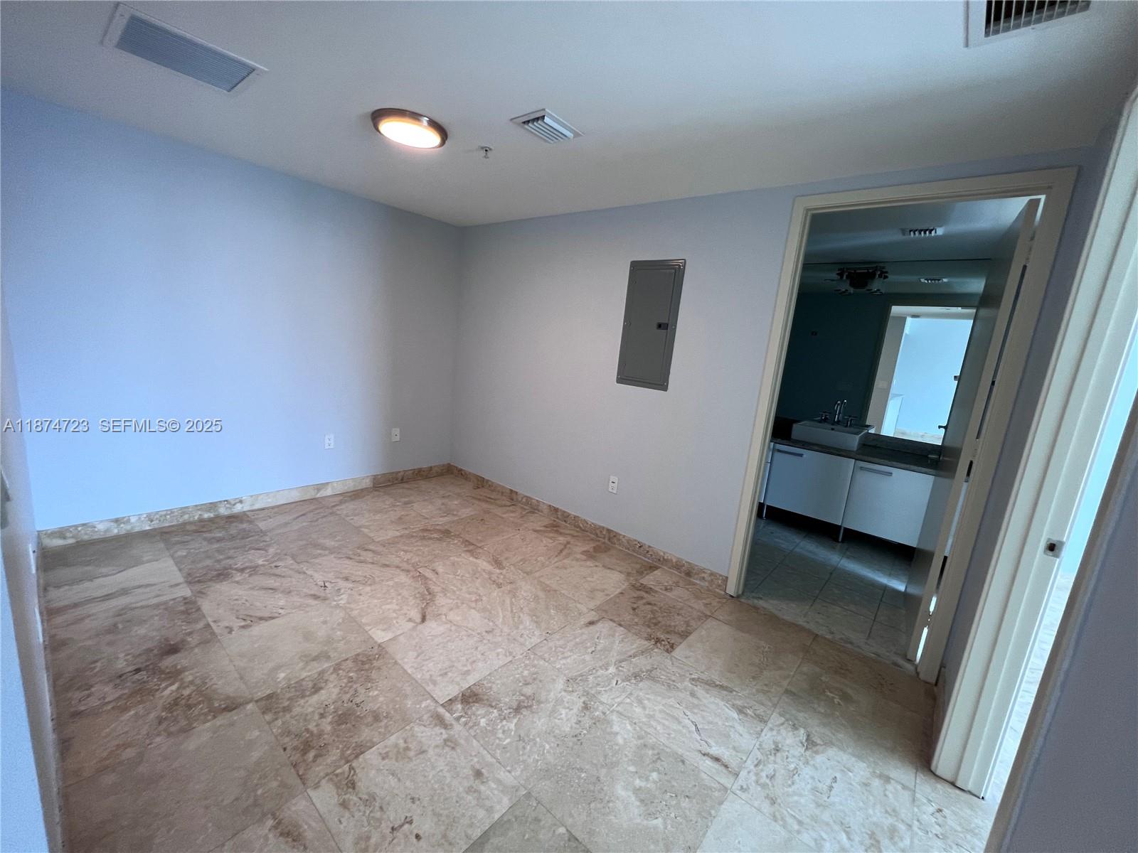 185 Southwest 7th Street, Unit 4204 Miami, FL 33130 - Photo 9 of 32 an empty room with cabinet