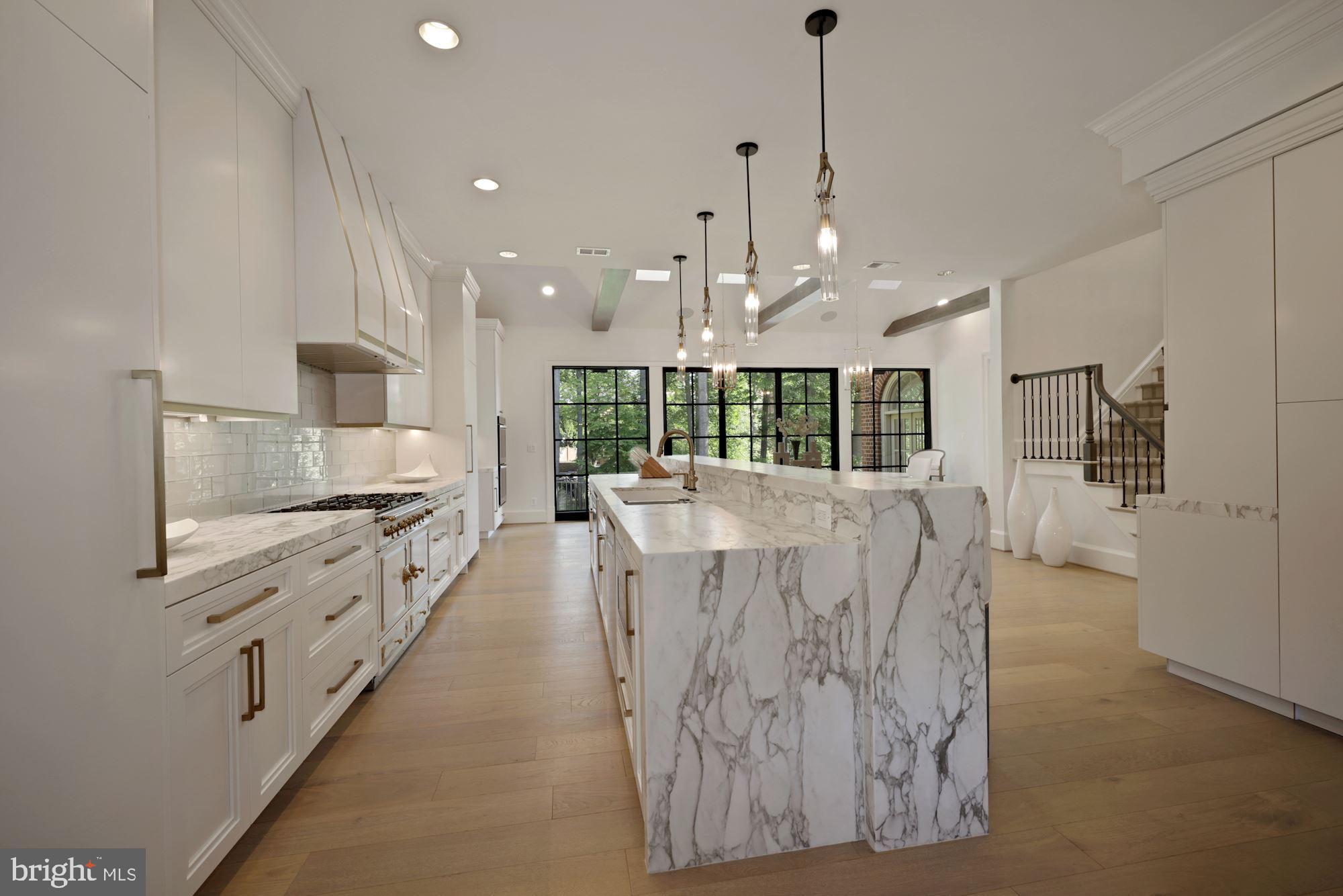 1098 Mill Ridge McLean, VA 22102 - Photo 15 of 62 Kitchen