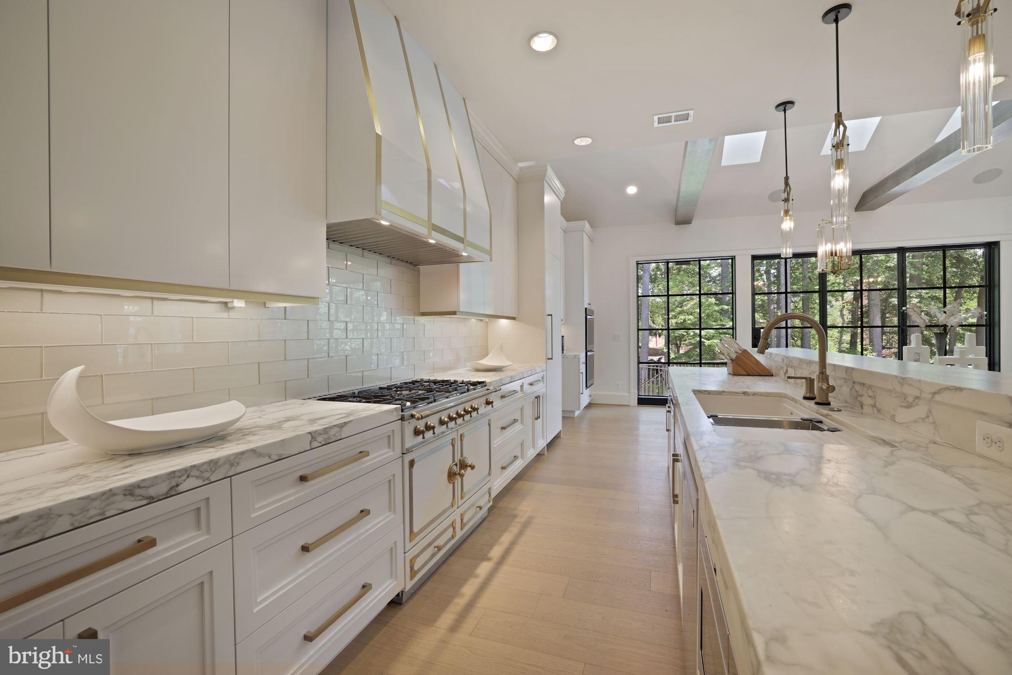 1098 Mill Ridge McLean, VA 22102 - Photo 17 of 62 Kitchen