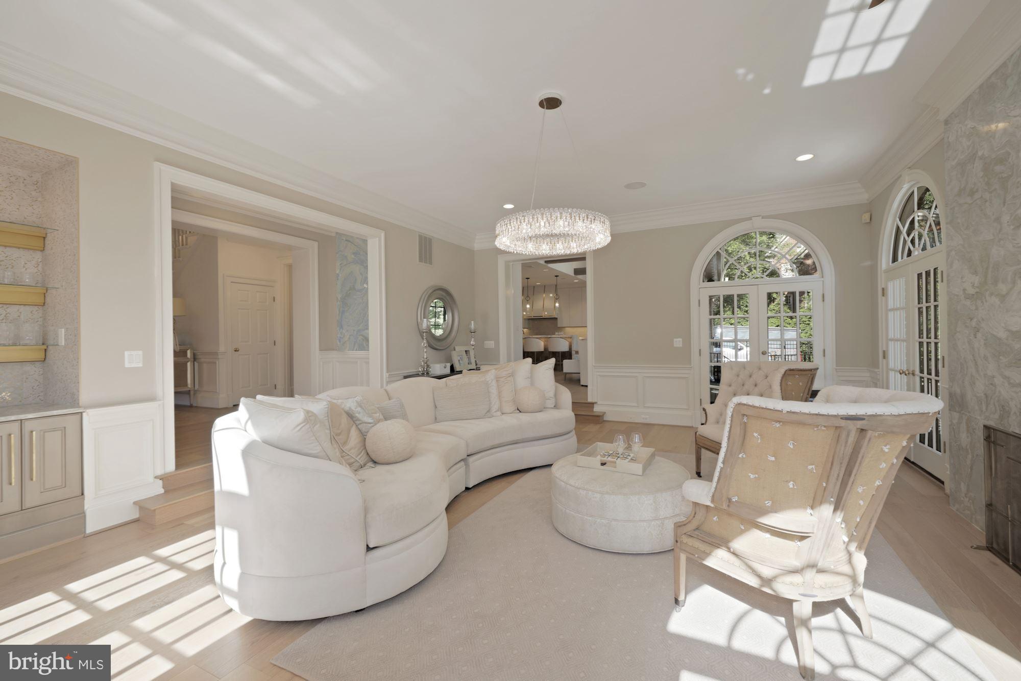 1098 Mill Ridge McLean, VA 22102 - Photo 25 of 62 Great Room