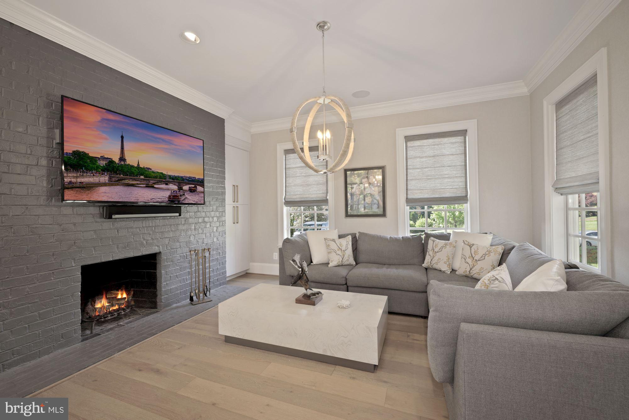 1098 Mill Ridge McLean, VA 22102 - Photo 7 of 62 Family Room