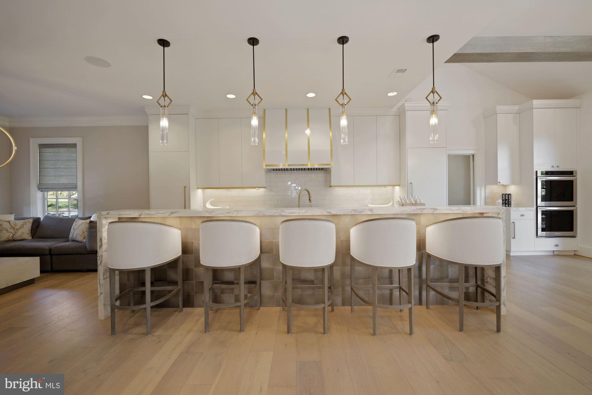 1098 Mill Ridge McLean, VA 22102 - Photo 8 of 62 14 Foot Marble Island