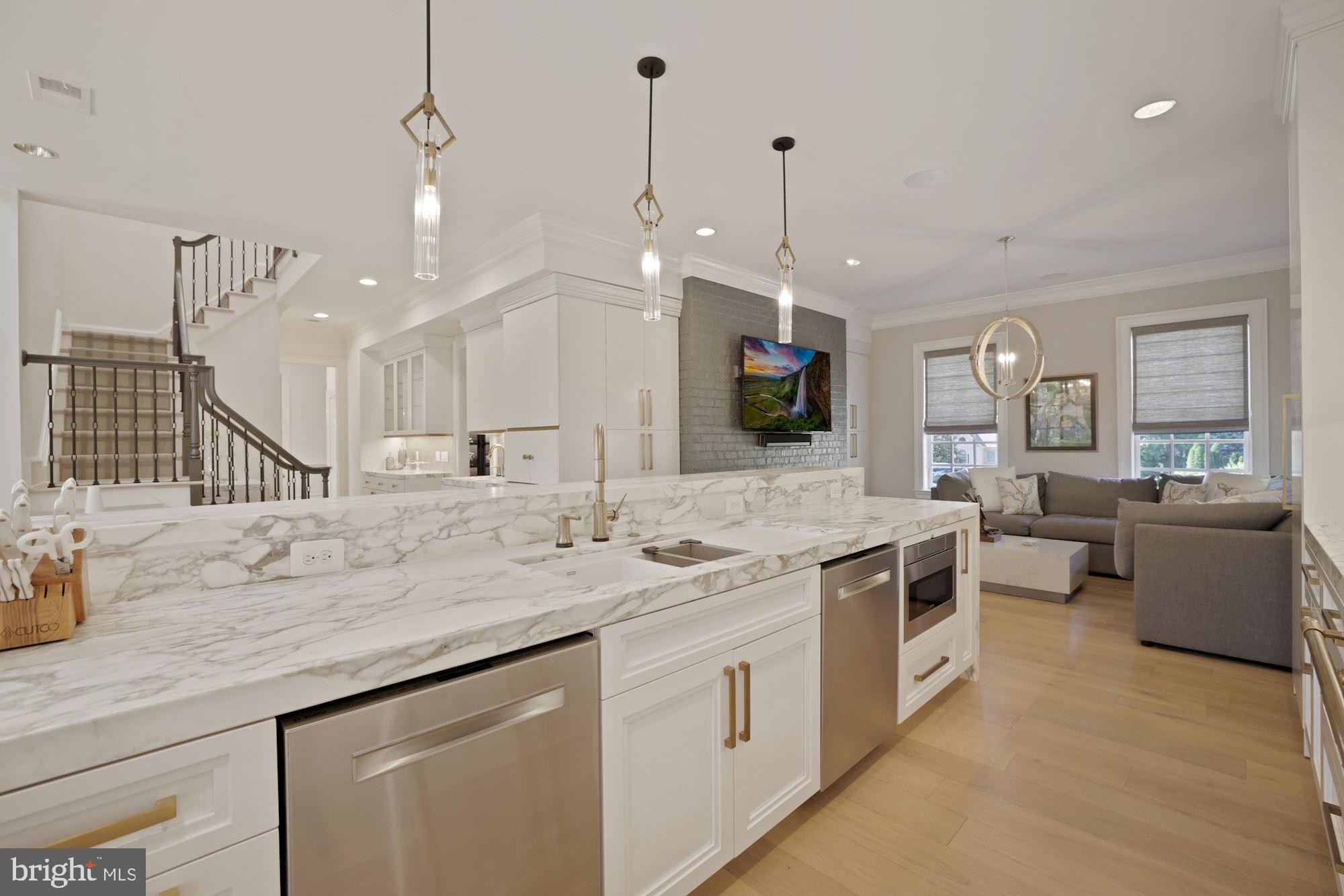 1098 Mill Ridge McLean, VA 22102 - Photo 9 of 62 Kitchen