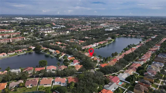 an aerial view of residential house with outdoor space and lake view