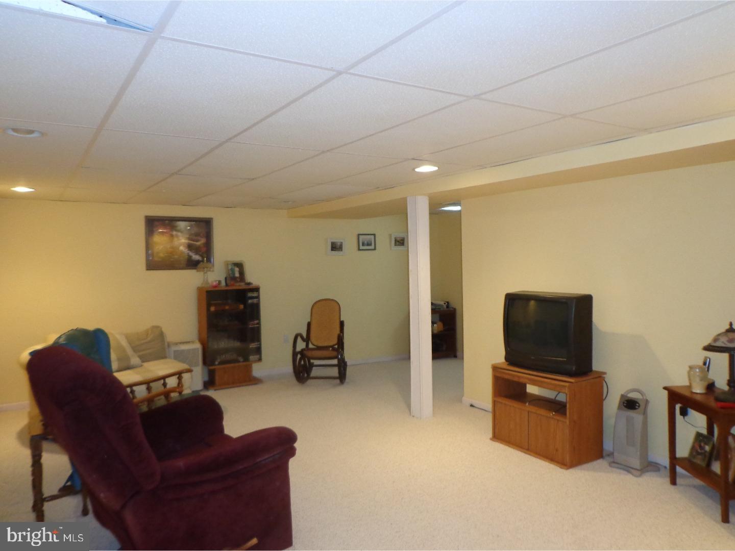 206 Bluefield Road Newark, DE 19713 - Photo 12 of 17 Family Room