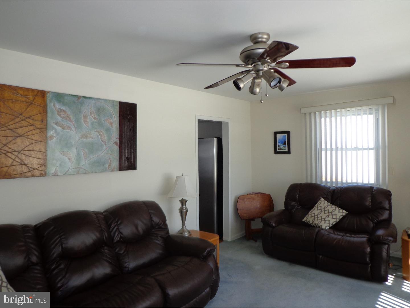 206 Bluefield Road Newark, DE 19713 - Photo 4 of 17 Living Room