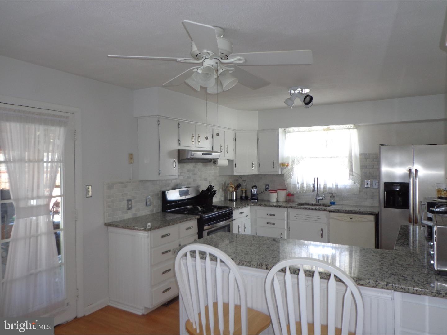 206 Bluefield Road Newark, DE 19713 - Photo 5 of 17 Kitchen