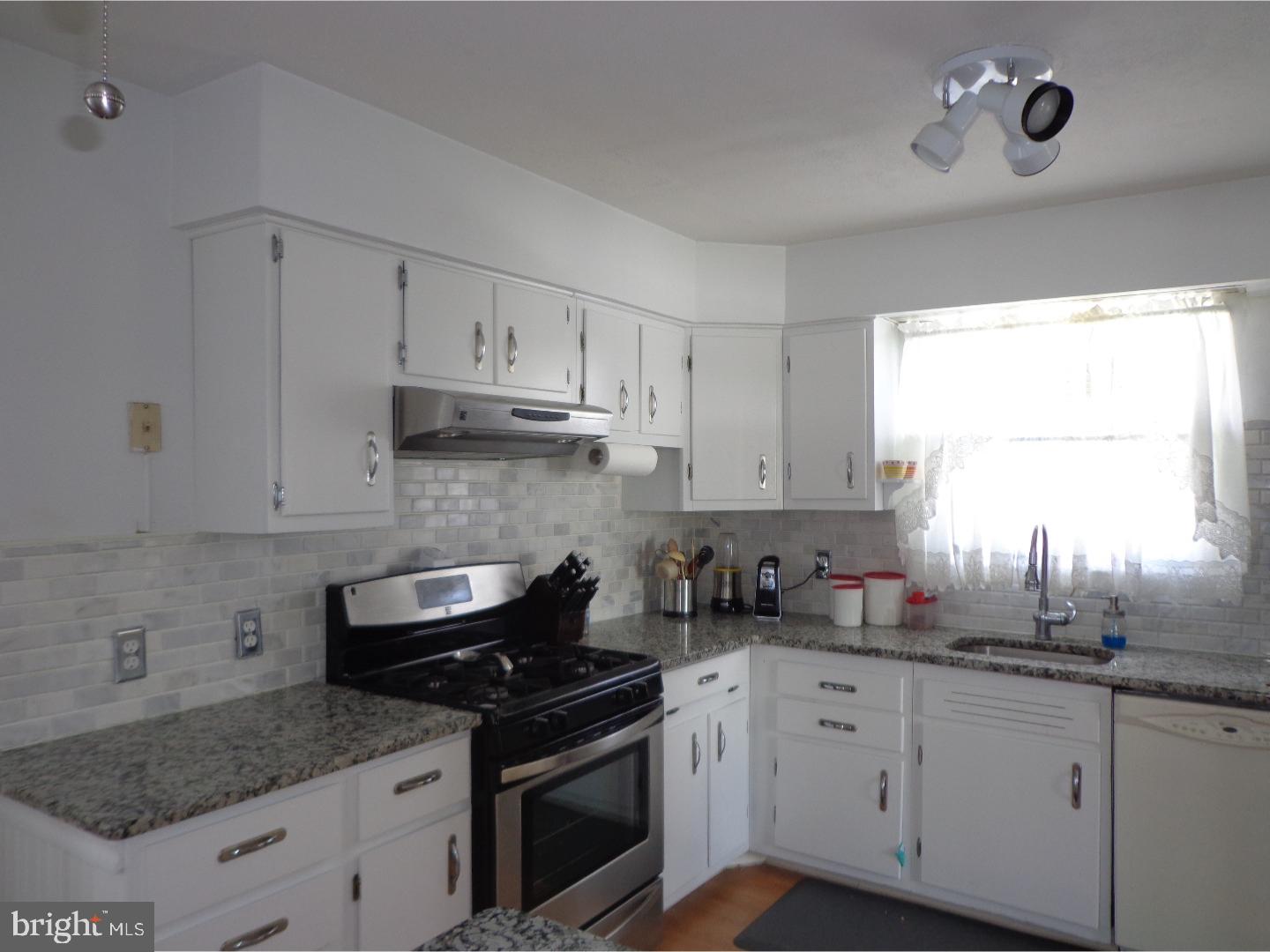 206 Bluefield Road Newark, DE 19713 - Photo 6 of 17 Kitchen