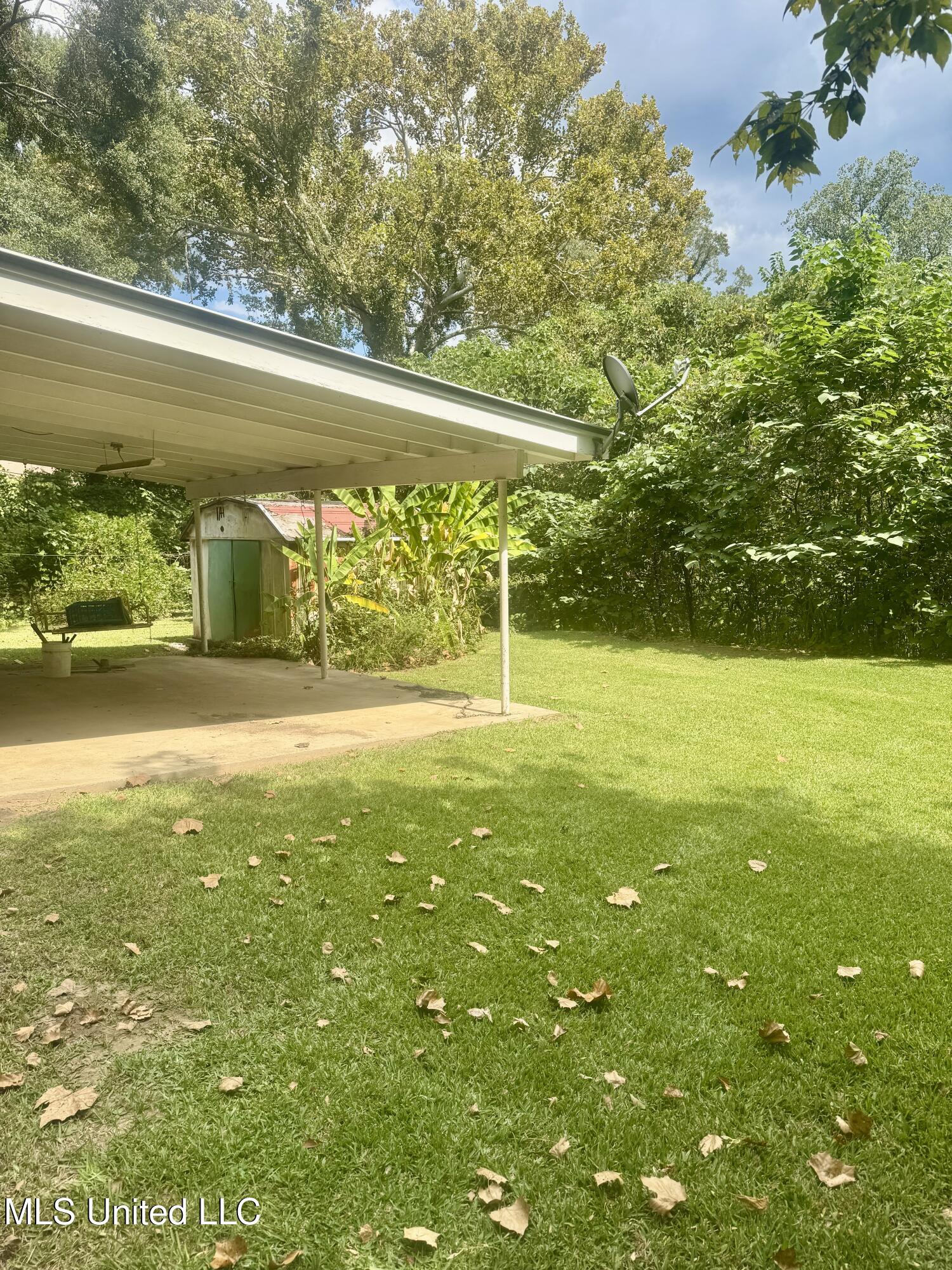 122 Weir Court Natchez, MS 39120 - Photo 3 of 23 IMG_4813