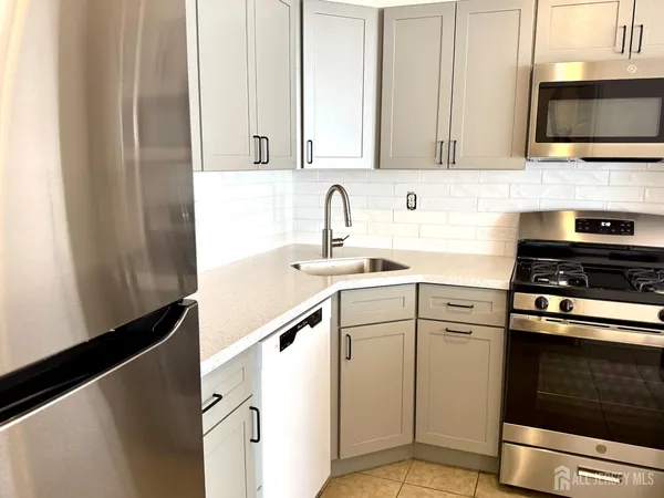 $2,300 | 202 Pennsylvania Way, North Brunswick, NJ 08902