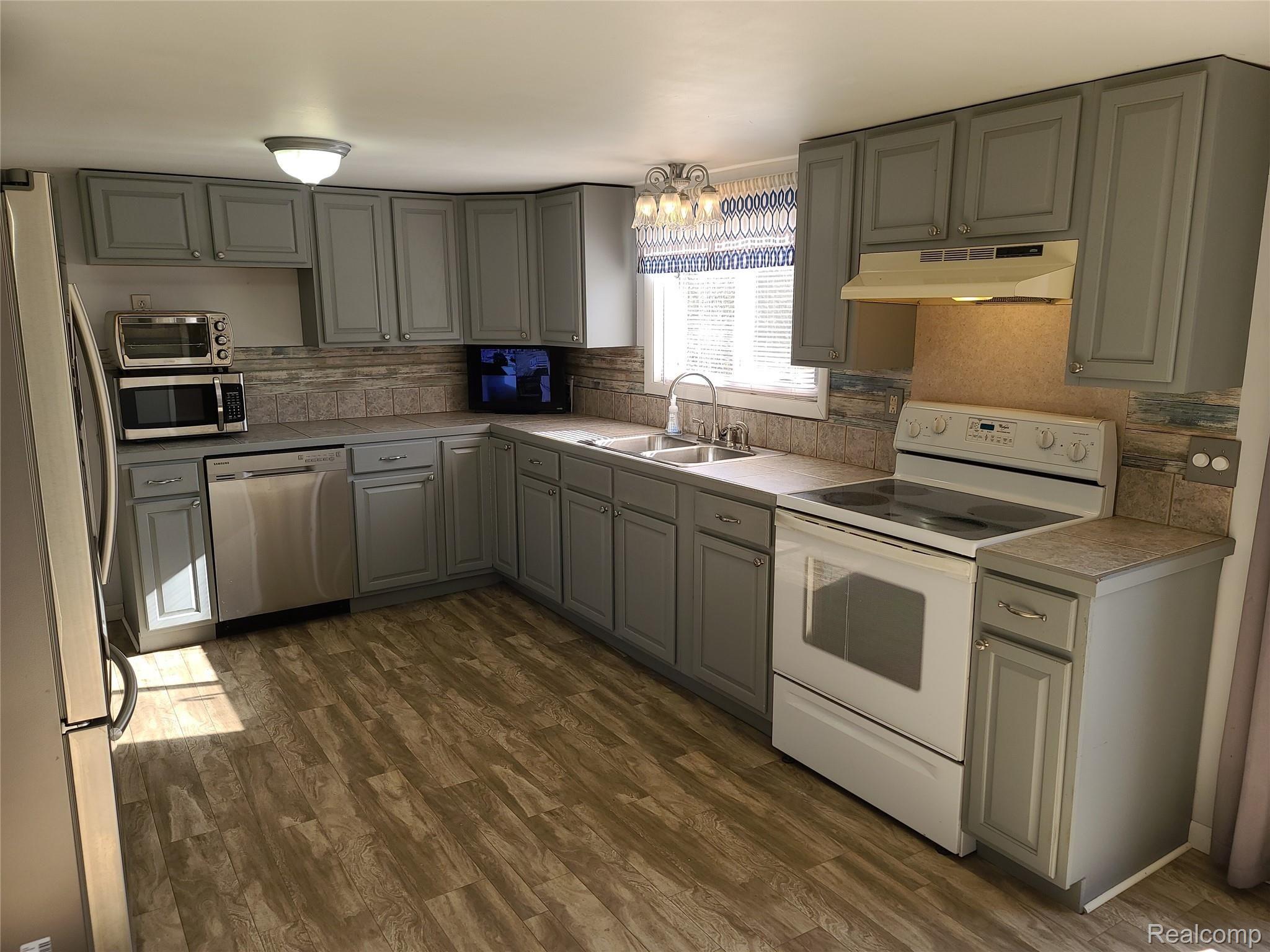 4747 Bancroft Road Durand, MI 48429 - Photo 8 of 26 kitchen 2.jpg