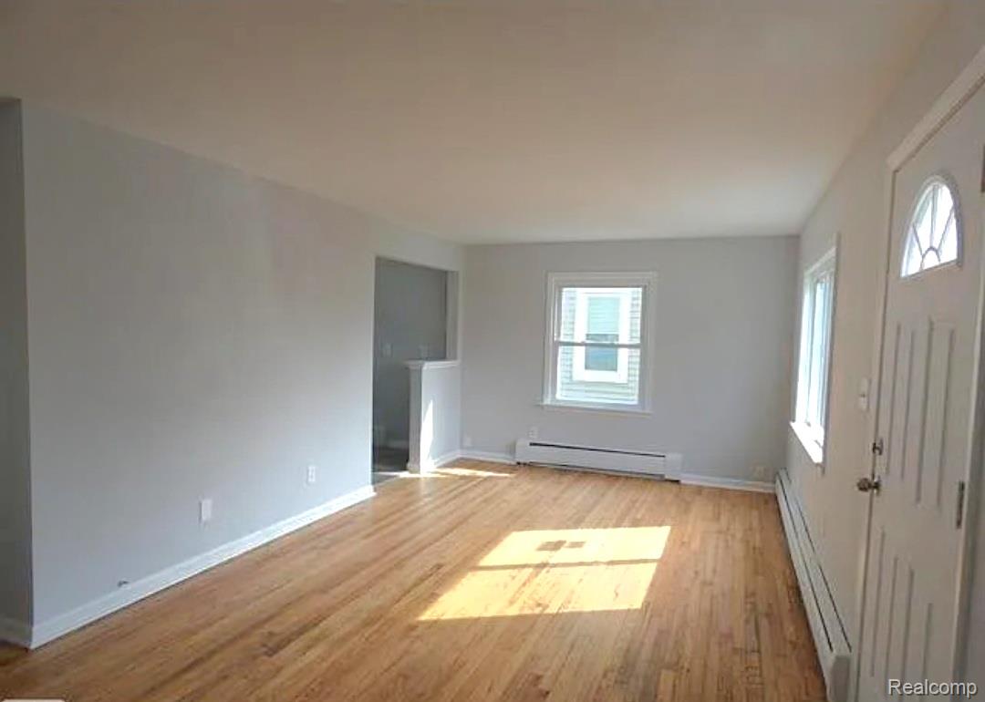 21840 Cunningham Avenue Warren, MI 48091 - Photo 3 of 20 1000136082.jpg