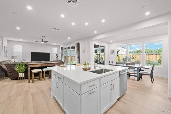 $799,000 | 1532 Base Court, Dixon, CA 95620