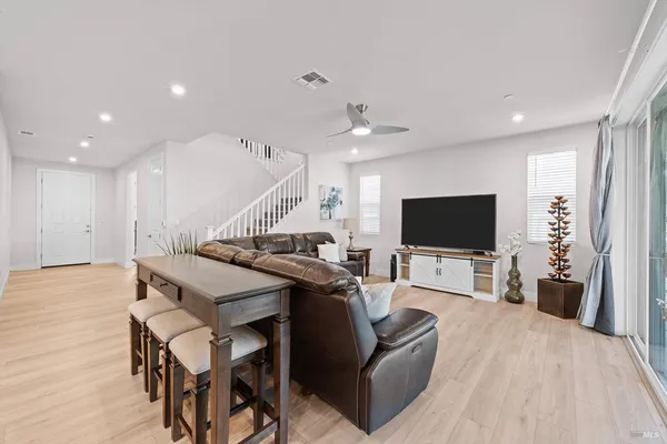 $799,000 | 1532 Base Court, Dixon, CA 95620