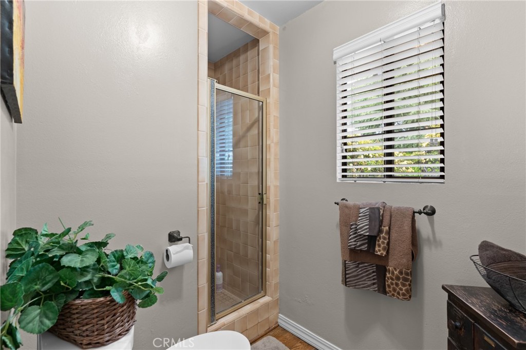 802 Pierce Drive Santa Maria, CA 93454 - Photo 21 of 42 a room with window and a potted plant