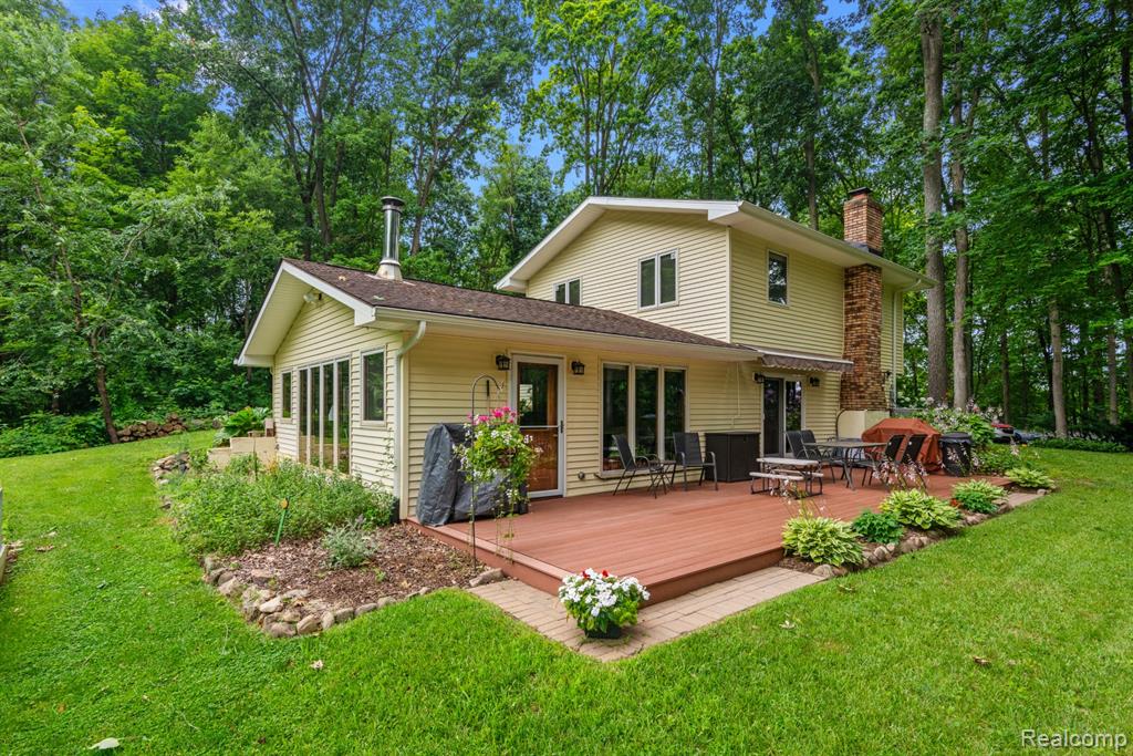 5500 Hartland Road Fenton, MI 48430 - Photo 3 of 28