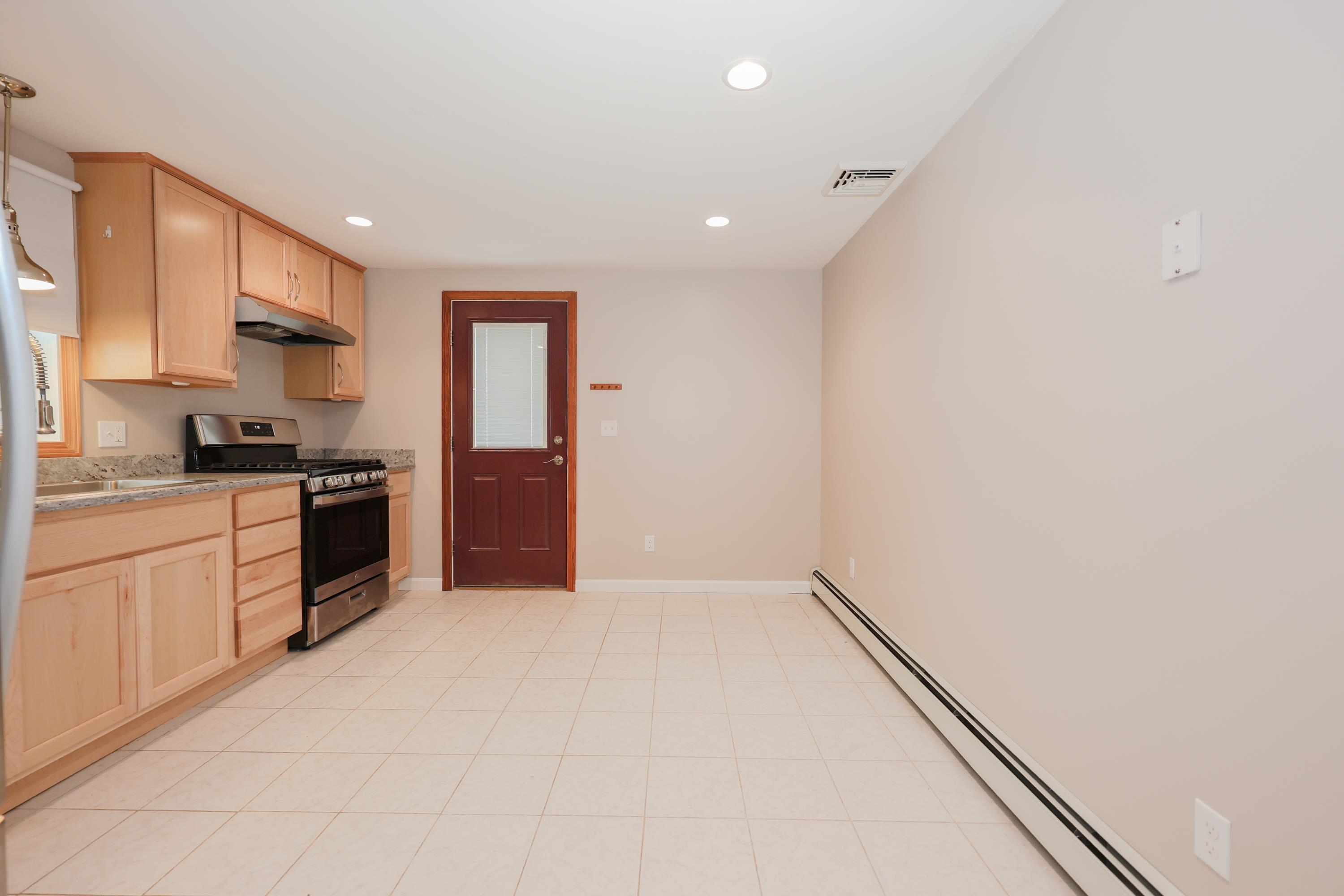 42 Brown Avenue Hampton, NH 03842 - Photo 9 of 27