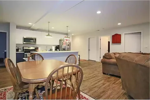 $4,950 | 1045 West Cornelia Avenue, Unit 102, Chicago, IL 60657
