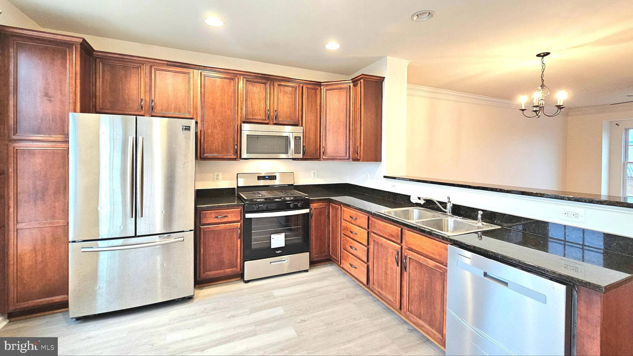 25426 South Riding Boulevard Chantilly, VA 20152 - Photo 6 of 39 Gallery Image 6