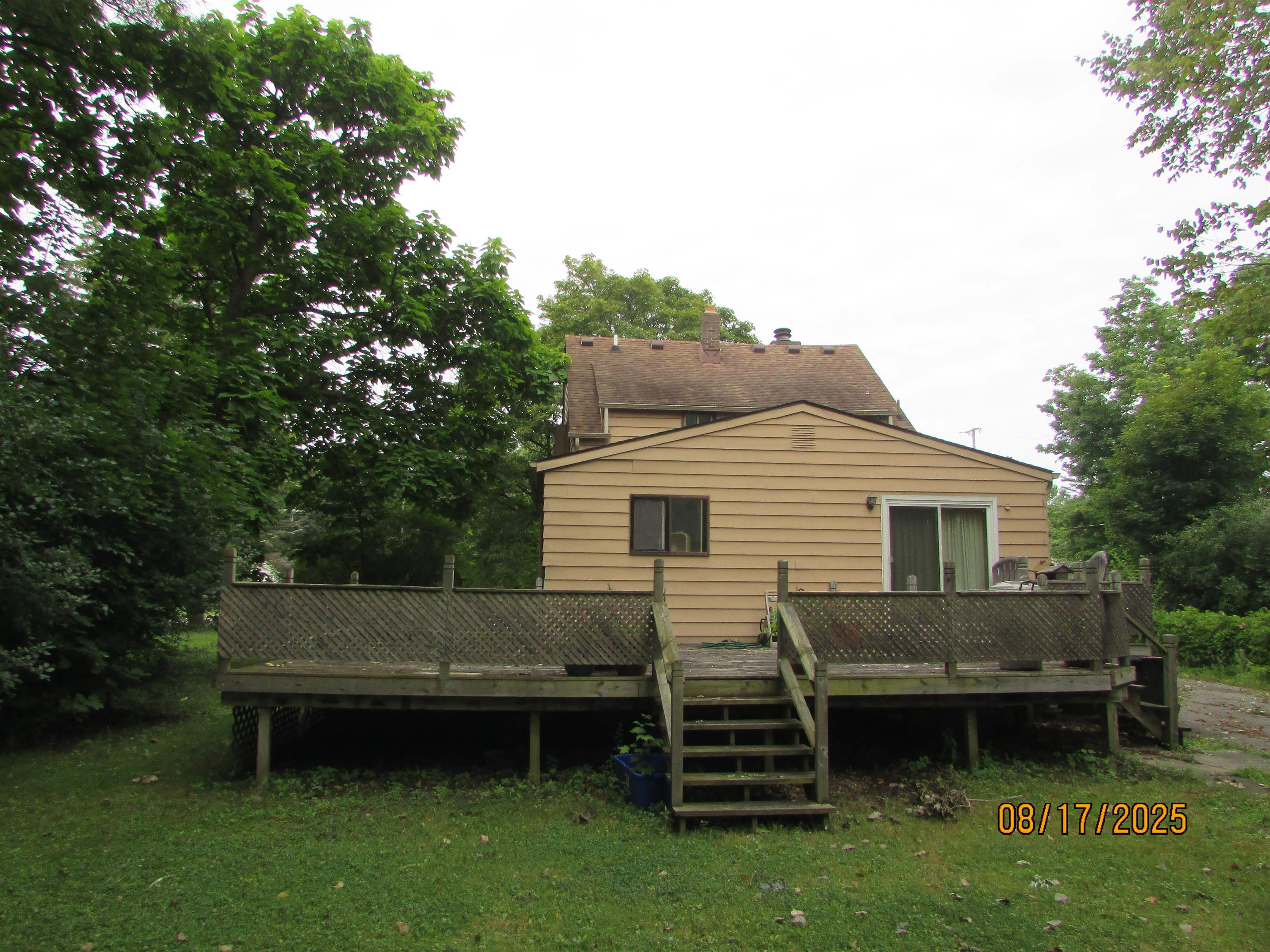 2320 Covert Road Burton, MI 48509 - Photo 8 of 26 50185513-f0aba7a4-3acc-415e-a5f0-f4e78199fae5.JPG