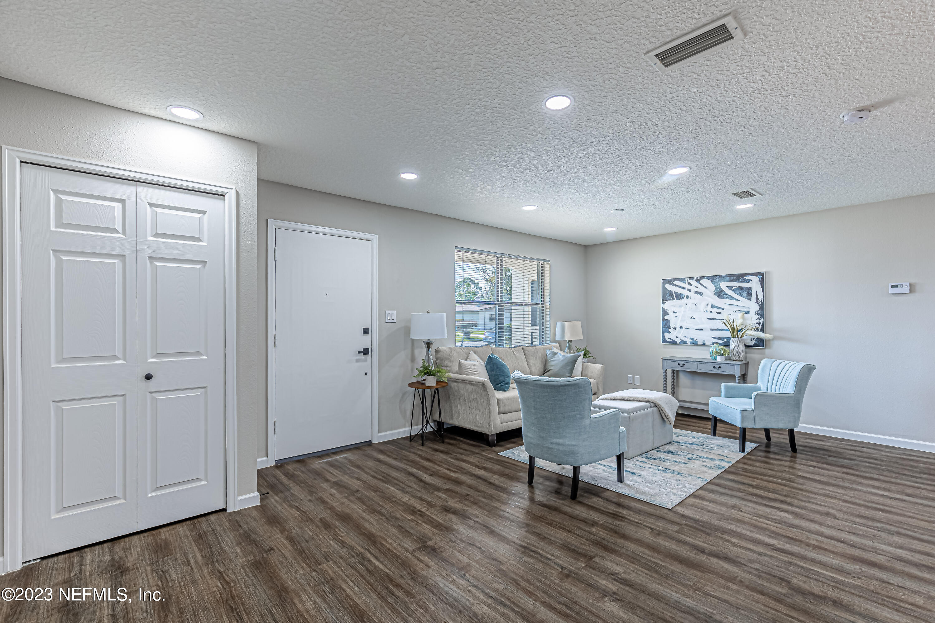5643 Sabena Road Jacksonville, FL 32207 - Photo 11 of 29 7-Living Room
