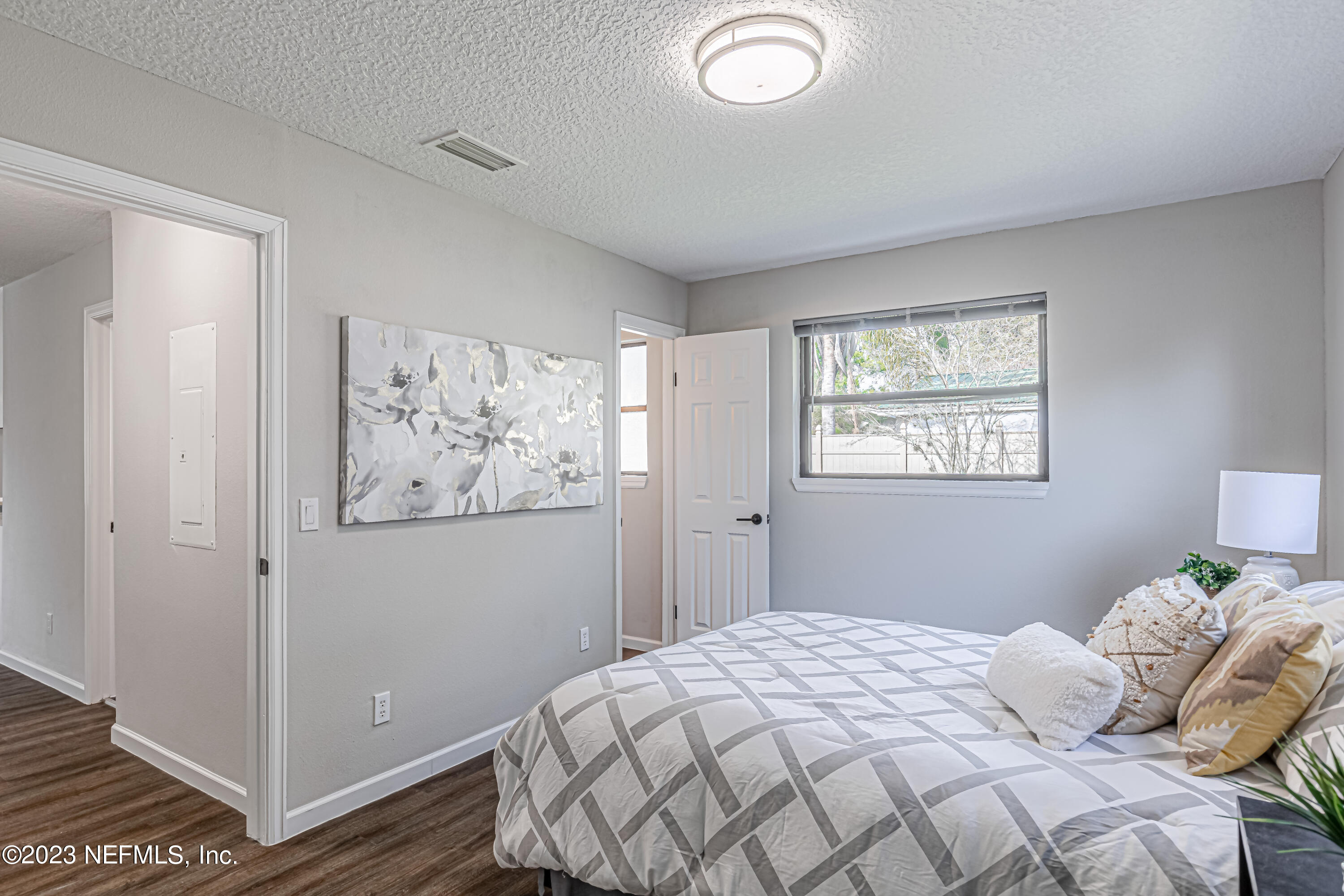 5643 Sabena Road Jacksonville, FL 32207 - Photo 24 of 29 25-Primary Bedroom