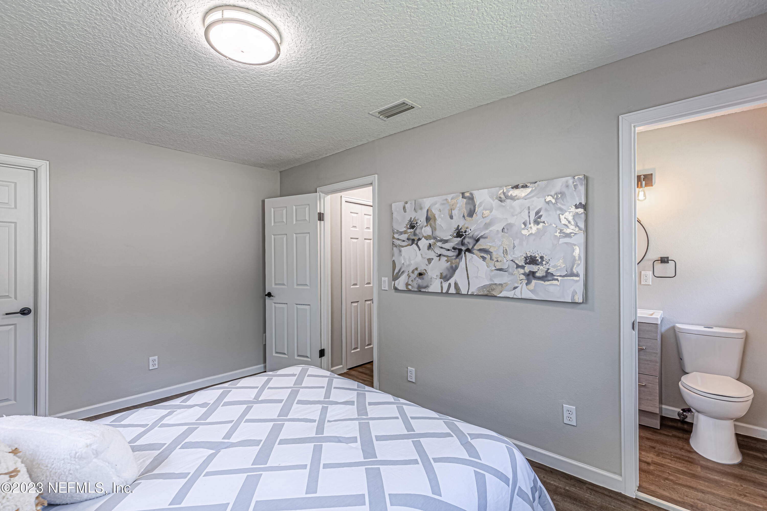 5643 Sabena Road Jacksonville, FL 32207 - Photo 26 of 29 27-Primary Bedroom