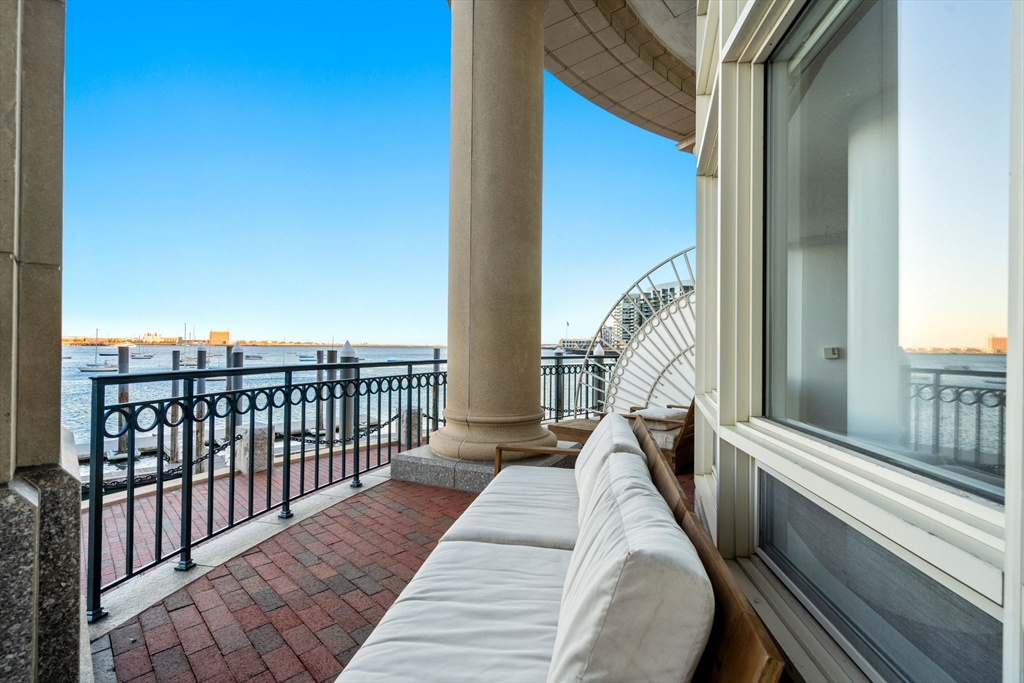 20 Rowes Wharf, Unit TH7 Boston, MA 02110 - Photo 7 of 32