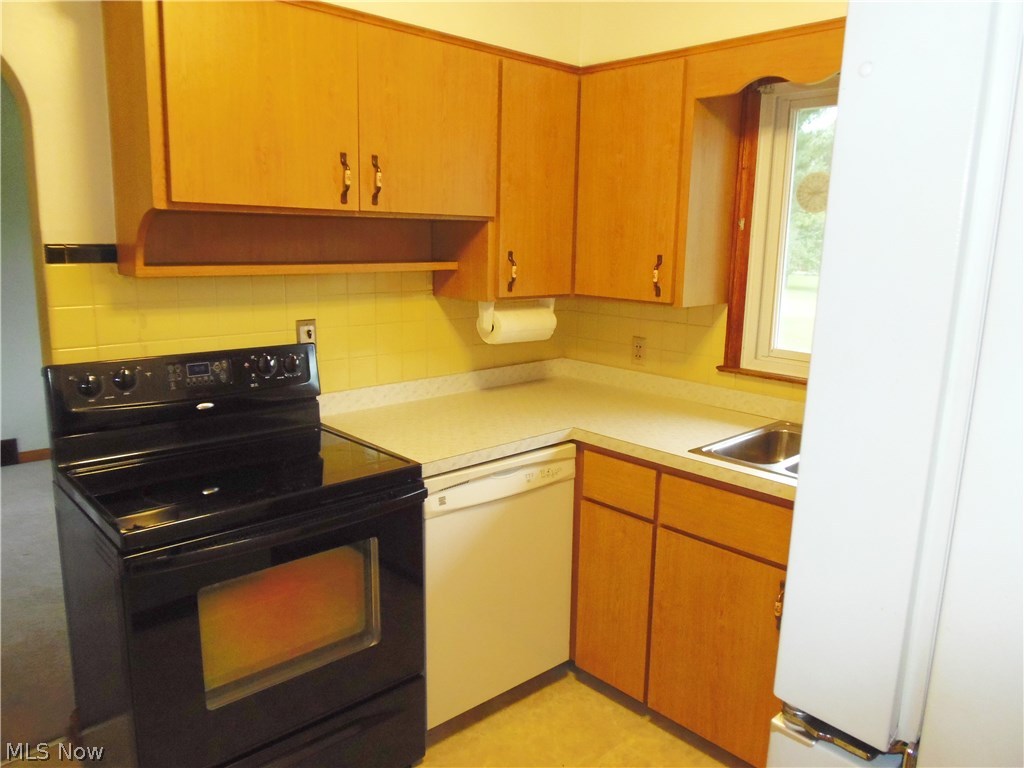 565 Center Road New Franklin, OH 44319 - Photo 6 of 20