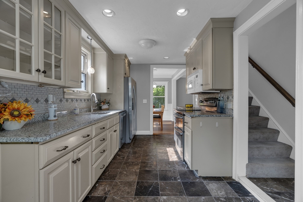 33 Azel Road Braintree, MA 02184 - Photo 6 of 38 Gallery Image 6