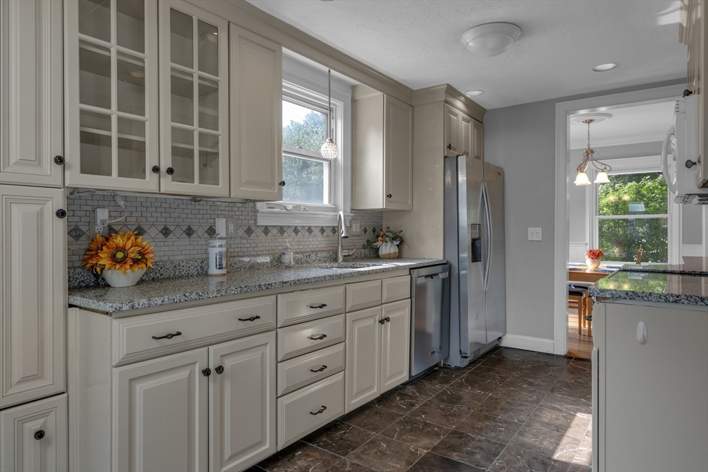 33 Azel Road Braintree, MA 02184 - Photo 7 of 38 Gallery Image 7
