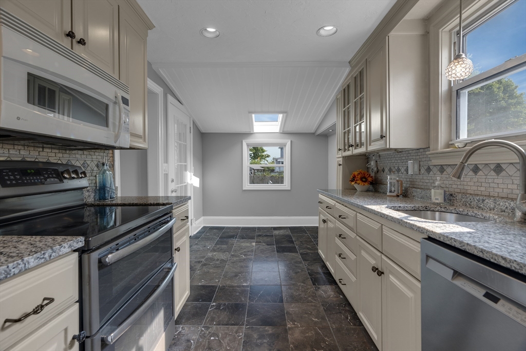 33 Azel Road Braintree, MA 02184 - Photo 8 of 38 Gallery Image 8