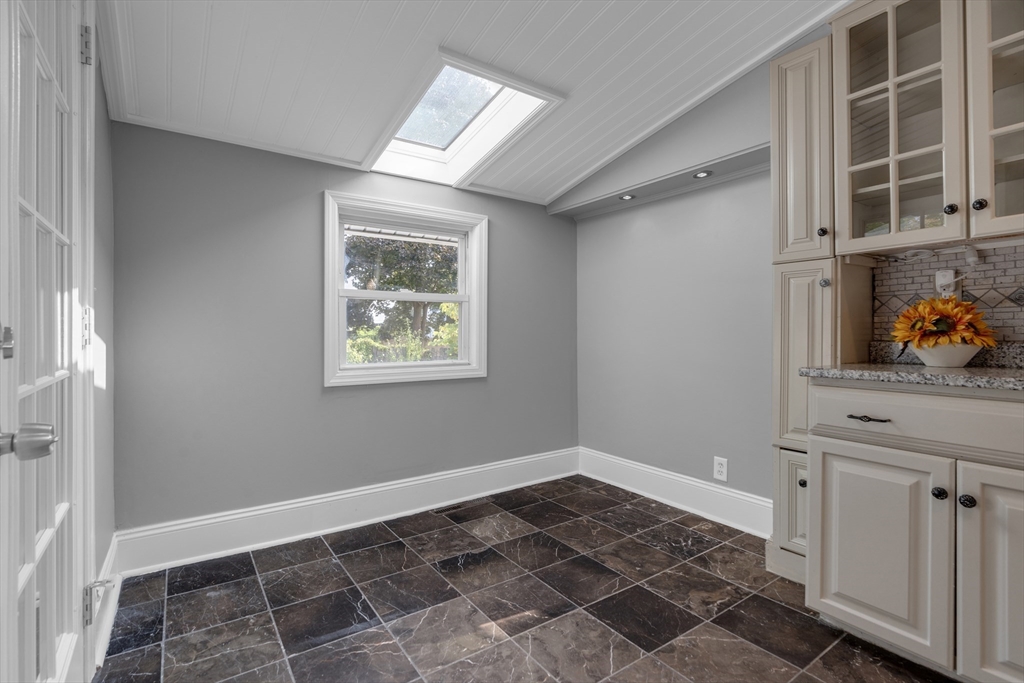 33 Azel Road Braintree, MA 02184 - Photo 9 of 38 Gallery Image 9
