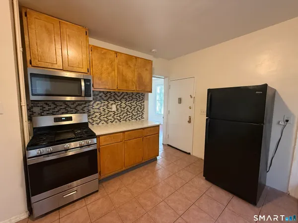 $2,000 | 215 Woodlawn Terrace, Unit 1, Waterbury, CT 06710