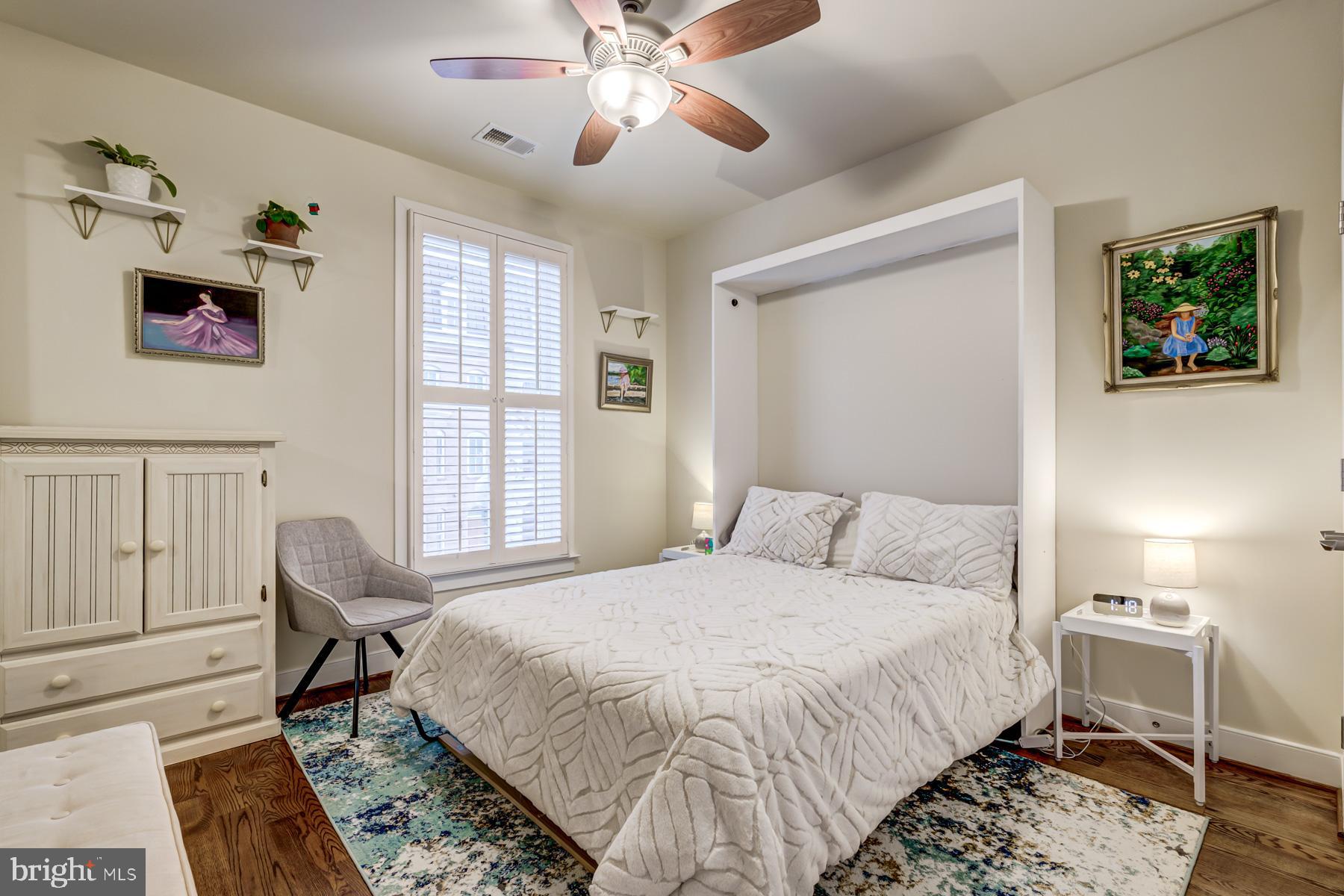 2207 Main Line Boulevard, Unit 101 Alexandria, VA 22301 - Photo 23 of 46 a bedroom with a bed and a chair