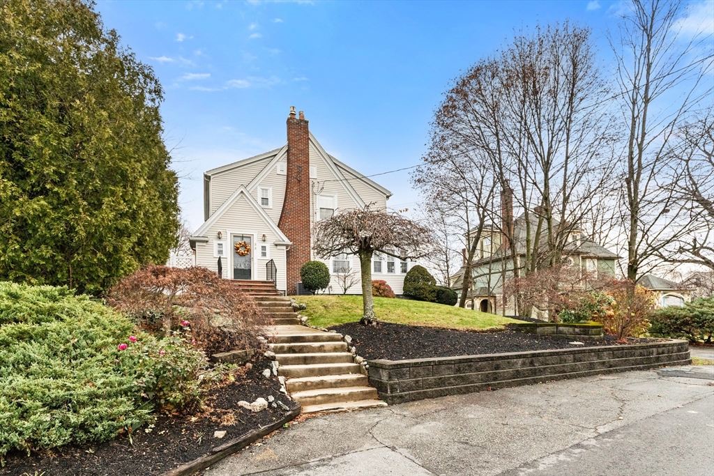 33 Ashcroft Road Medford, MA 02155 - Photo 3 of 30