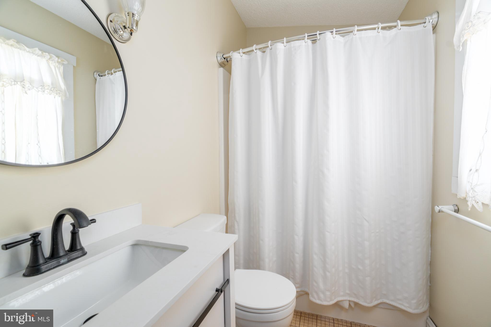 19 Feeder Road Elkton, MD 21921 - Photo 20 of 34 Hall bath (upper level)