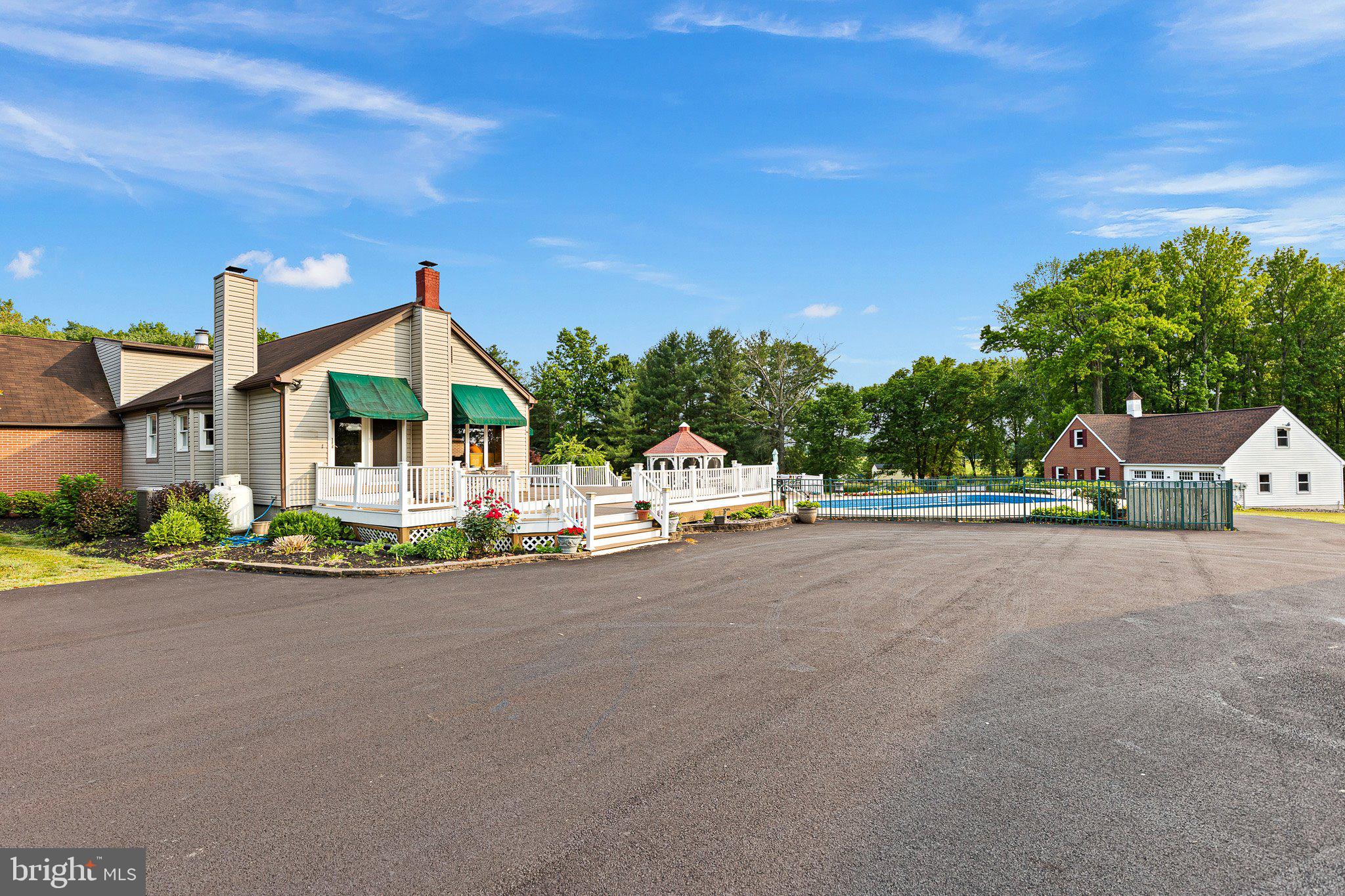 19 Feeder Road Elkton, MD 21921 - Photo 22 of 34 Large, paved driveway