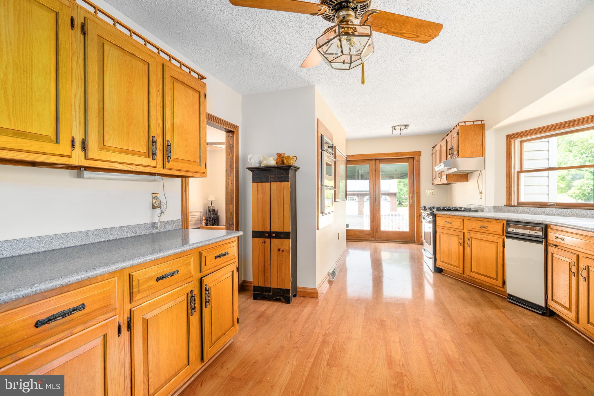 19 Feeder Road Elkton, MD 21921 - Photo 9 of 34 Bright, sunny kitchen