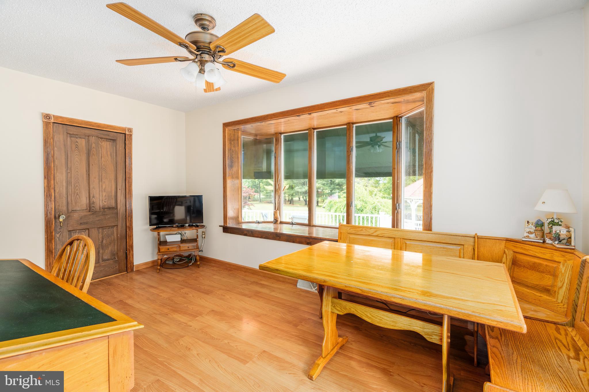 19 Feeder Road Elkton, MD 21921 - Photo 10 of 34 Breakfast area in kitchen