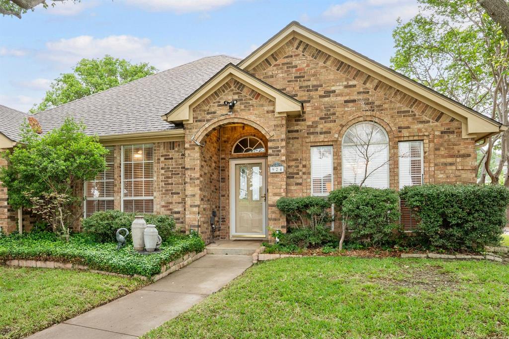 924 Hardie Street Hurst, TX 76053 - Photo 8 of 32 a front view of a house with garden